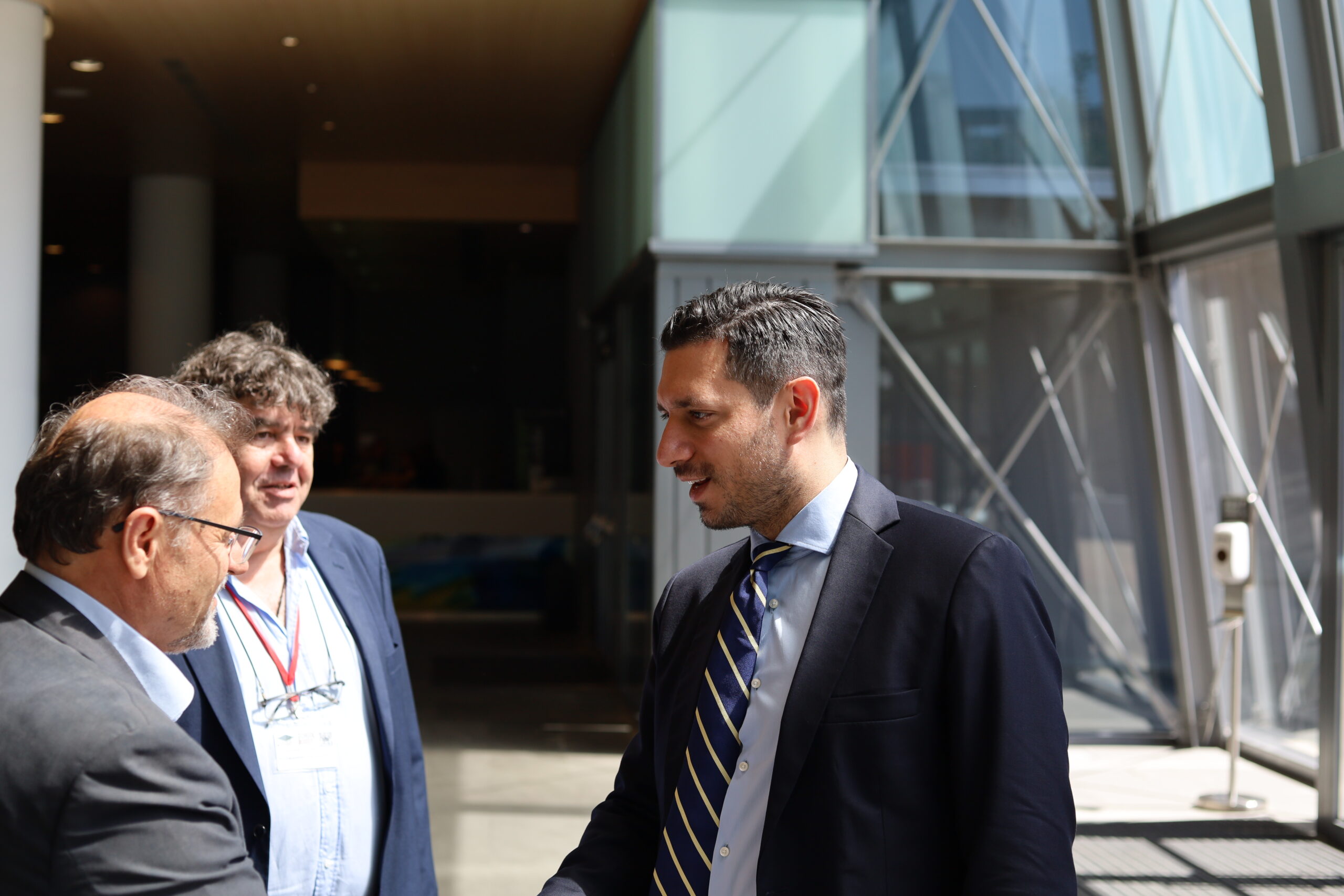 Ο Υφυπουργός Ψηφιακής Διακυβέρνησης, Κωνσταντίνος Κυρανάκης με την ομάδα του School Buddy