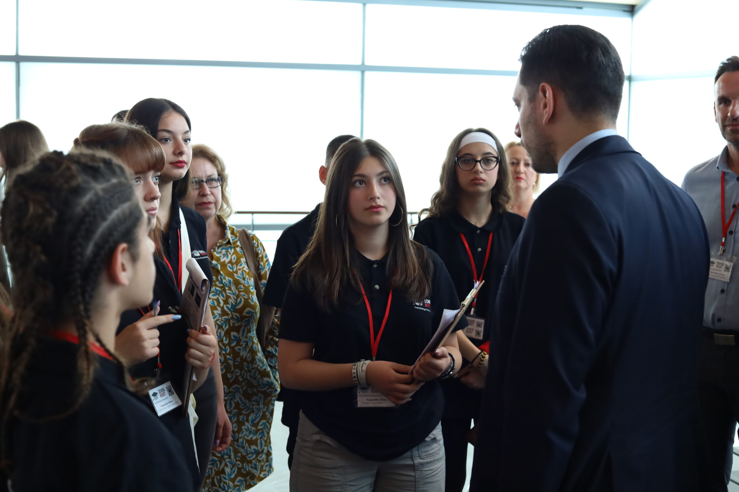 Ο Υφυπουργός Ψηφιακής Διακυβέρνησης, Κωνσταντίνος Κυρανάκης με την ομάδα του School Buddy