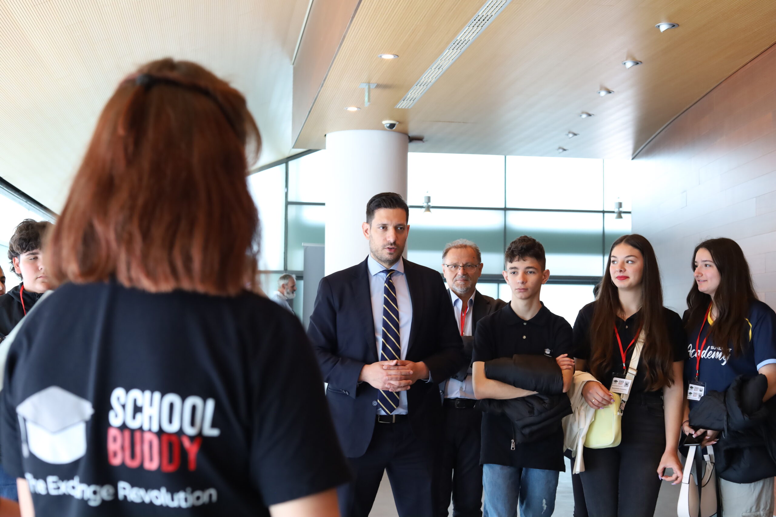 Ο Υφυπουργός Ψηφιακής Διακυβέρνησης, Κωνσταντίνος Κυρανάκης με την ομάδα του School Buddy