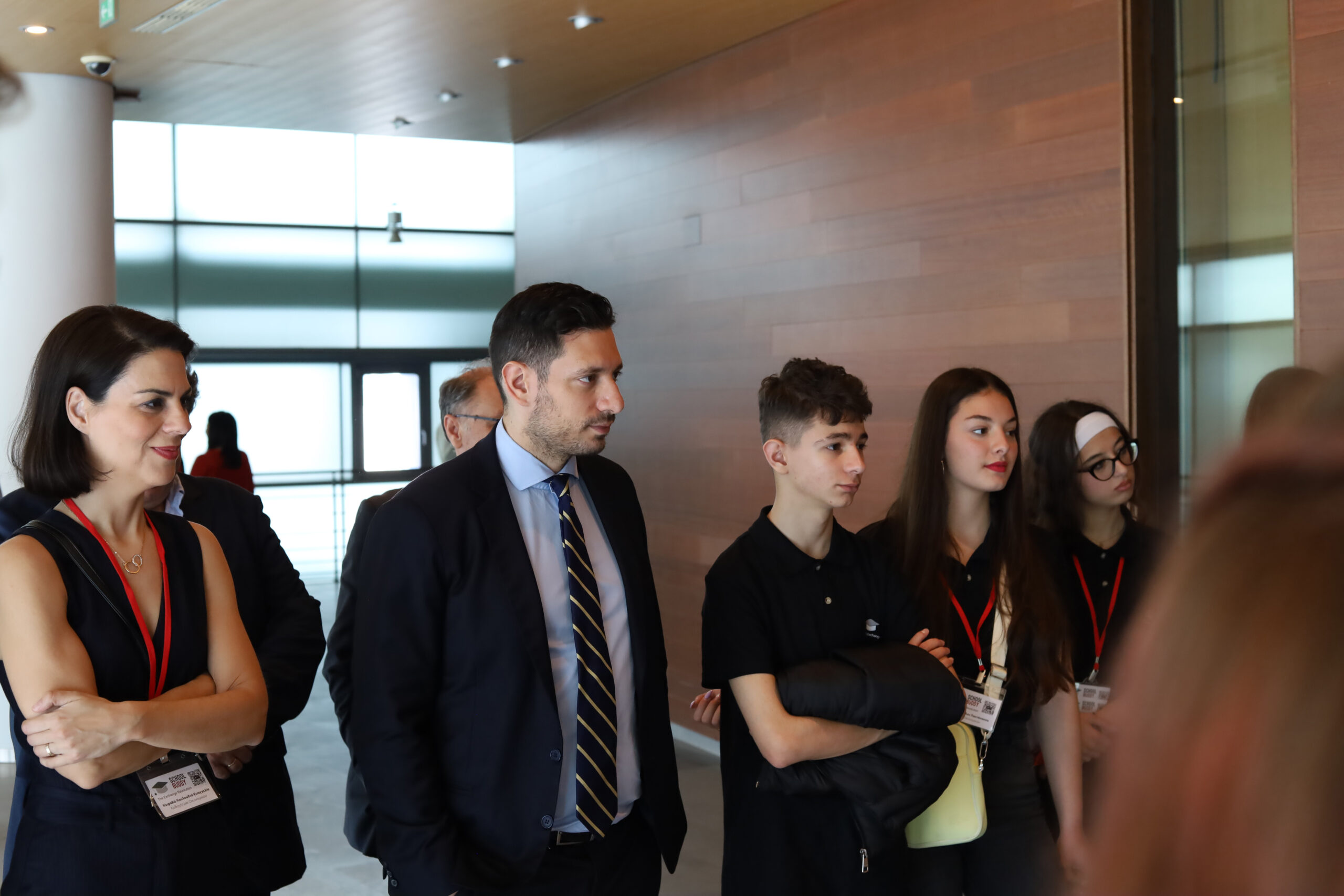 Ο Υφυπουργός Ψηφιακής Διακυβέρνησης, Κωνσταντίνος Κυρανάκης με την ομάδα του School Buddy